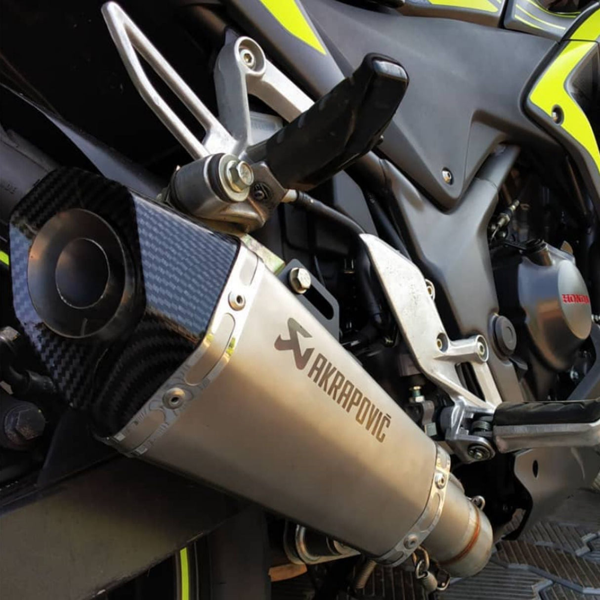 AKRAPOVIC CARBON TIP EXHAUST SILVER